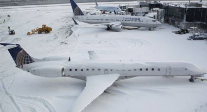 Cancelan mayoría de vuelos de Nueva York y Boston por nevada