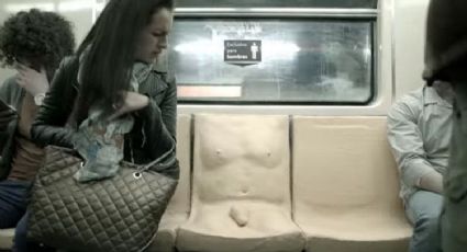 Peculiar asiento en el metro muestra a los hombres lo que es sufrir acoso