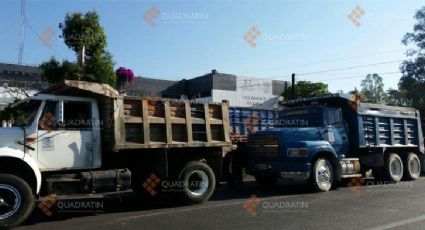 Transportistas realizan bloqueos en Oaxaca; exigen pago de adeudos