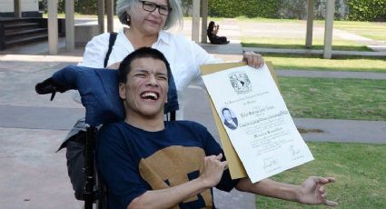 Joven con parálisis cerebral se titula en la UNAM 