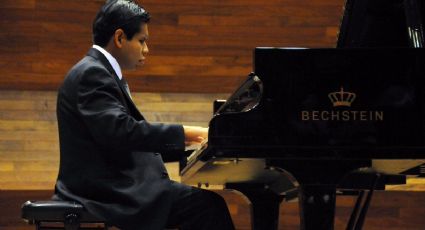 Alumno con ceguera obtiene título en Música por la UNAM 