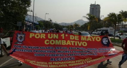 Marchan en Acapulco por el Día del Trabajo