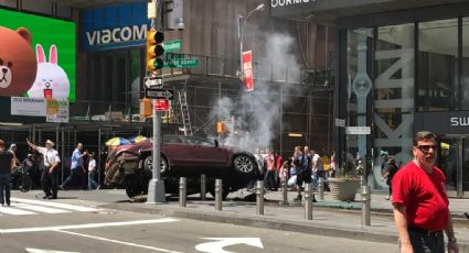 Auto arrolla a multitud en Times Square