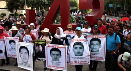 Osorio Chong se reúne con padres de los normalistas desaparecidos