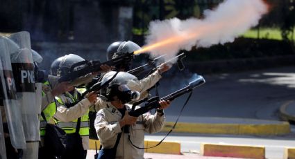 Acusan a policía de Venezuela de reprimir marcha de universitarios