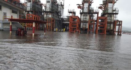 Suspende servicios refinería de Salina Cruz, Oax. por inundación tras paso de 'Calvin'