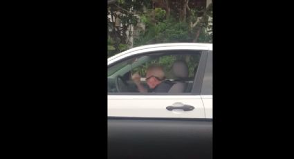 Viral: Anciano sorprende al disfrutar de canción de Metallica en su auto