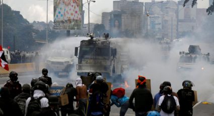 Marcha contra Constituyente de Maduro es sometida con gas lacrimógeno 