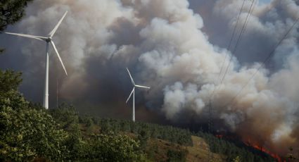 Sin control el fuego forestal en Portugal; obliga a evacuar aldeas