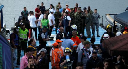 Buscan a 16 turistas desaparecidos tras naufragio en Colombia 