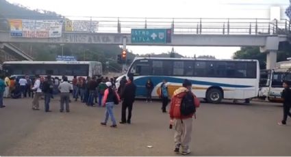 Bloquean maestros calles de Oaxaca como parte de boicot a Guelaguetza