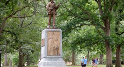 Sigue remoción de estatuas confederadas en EEUU