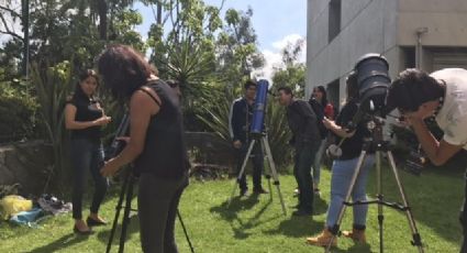 Cientos de personas visitan la UNAM para ver el eclipse de sol