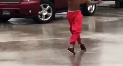 Hombres desafían con baile al huracán 'Harvey' en Texas