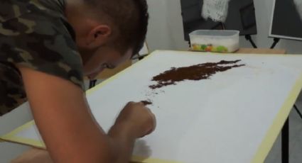 Artista crea asombrosos dibujos con café, sal y carbón (VIDEO)