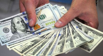 Dólar inicia en 17.70 pesos a la venta en el AICM