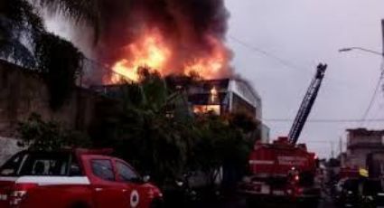 Se registra incendio en parque industrial de Apodaca; 4 bodegas se consumen (VIDEO)