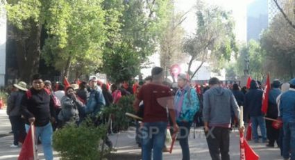 Campesinos se manifiestan frente al Senado de la República