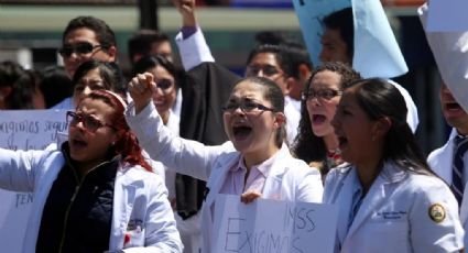 Empleados del sector salud de Michoacán  protestan: exigen pago de adeudos