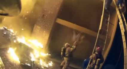 Bombero atrapa a niña lanzada por su padre tras incendio en edificio (VIDEO) 