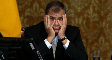 Rafael Correa pide voto negativo a refrendo y lo reciben con lluvia de huevos (VIDEO)