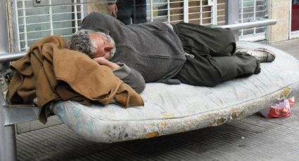 Este país penaliza a los indigentes por dormir en la calle (VIDEO)