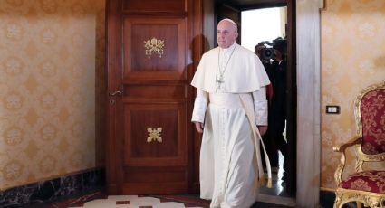 Papa Francisco visita tumba de Juan Pablo II