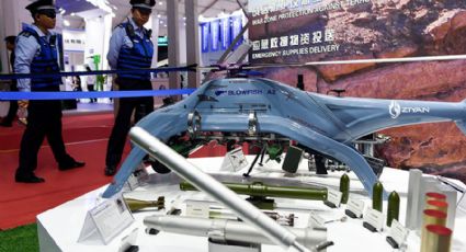 Presenta China drones con fusiles AK-47 para retar predominio de EEUU