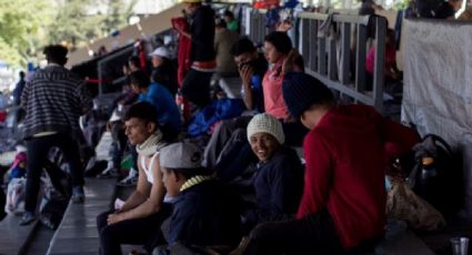 Mil migrantes llegan a Ciudad Deportiva (VIDEO) 