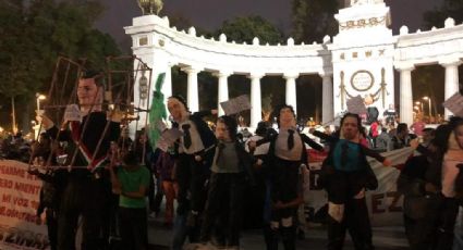 Concluye marcha por normalistas desaparecidos de Ayotzinapa sin incidentes (VIDEO) 