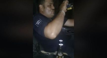 Captan a policía bebiendo cerveza mientras conduce en Michoacán (VIDEO)