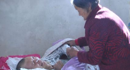 El amor de su madre lo despertó, tras 12 años en estado de coma (FOTOS)