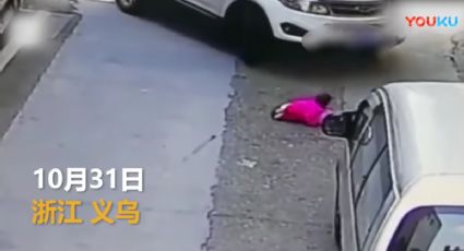 Niña de dos años sobrevive luego de ser atropellada (VIDEO) 