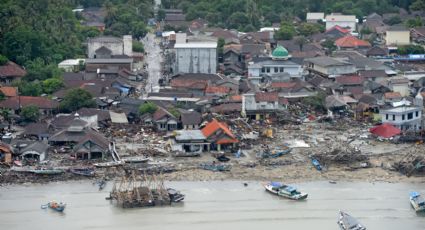 Aumenta a 373 el número de muertos por tsunami en Indonesia (VIDEO)