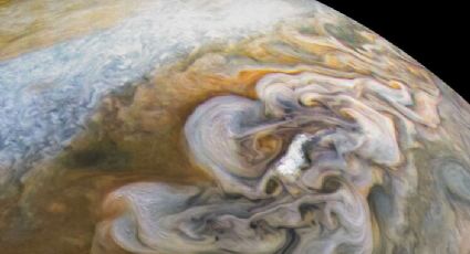 Nave espacial de la NASA capta nubes giratorias de Júpiter