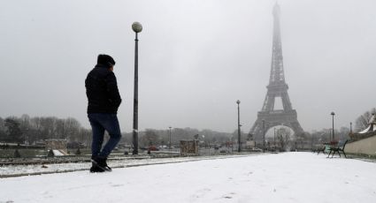 Cierran Torre Eiffel por nevada