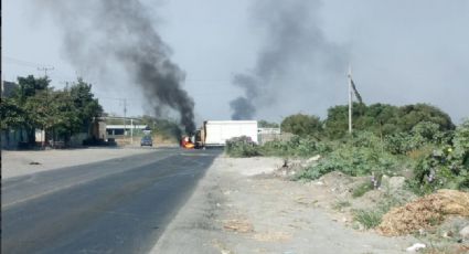Sujetos armados bloquean distintos puntos de Tierra Caliente: queman vehículos 