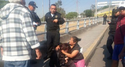 Policías evitan que menor de edad se arroje de un puente en Álvaro Obregón