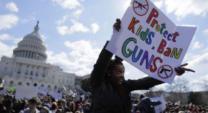 A un mes de masacre en Florida, estudiantes se movilizan contra armas en escuelas (VIDEO)