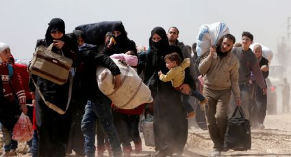 Miles de personas escapan de área rebelde en Siria (FOTOS)