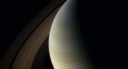 Muestra NASA imagen de 'hélices' en anillo de Saturno 