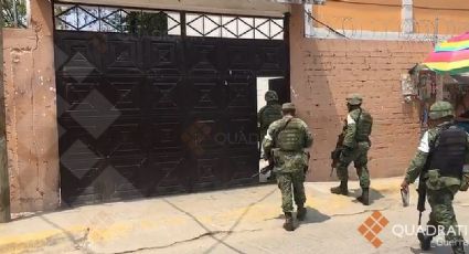 Hombres armados irrumpen en escuela y se llevan a mujer en Acapulco