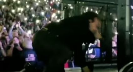 Bono de U2 sufre caída en pleno concierto (VIDEO)