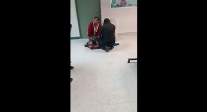 Mujer espera en el suelo ser atendida en hospital de Edomex (VIDEO) 
