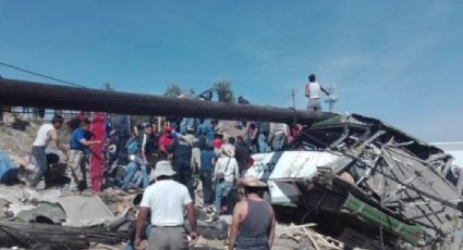 Camión choca con autobús en la México-Texcoco; al menos 11 muertos