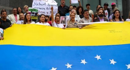 Motín de “presos políticos” venezolanos continua sin respuesta