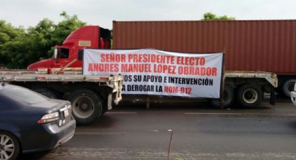 Transportistas en Veracruz piden a AMLO aplazar NOM-012