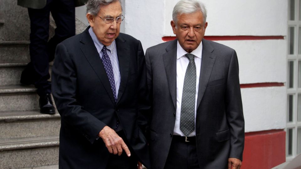 Cuauhtémoc Cárdenas y Andrés Manuel López Obrador, excandidato a la presidencia y el presidente de México.