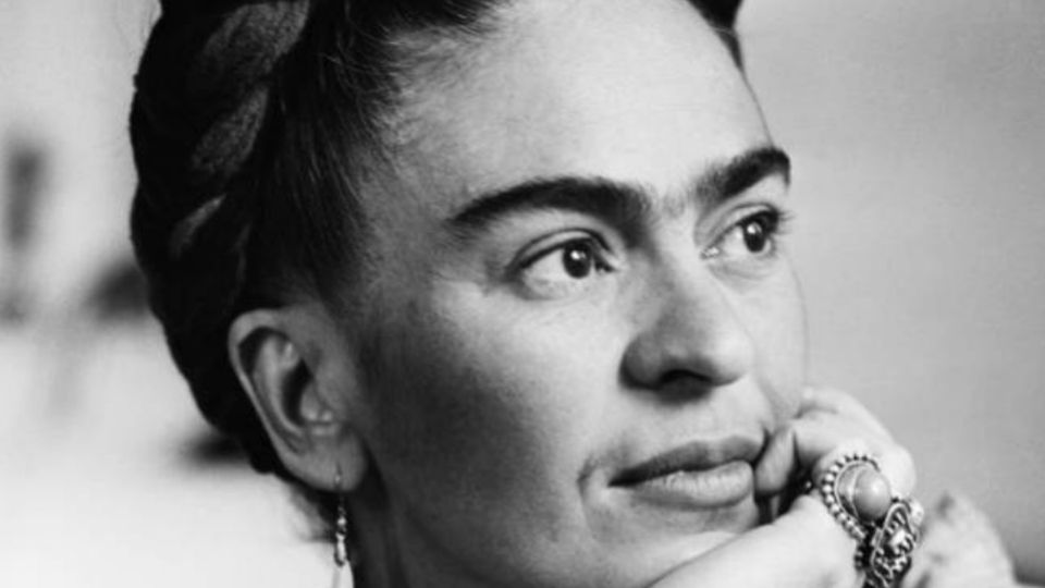 Frida Kahlo, pintora mexicana, quien cumple 68 años de fallecida.