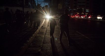 Apagón deja sin luz al estado de Caracas en Venezuela 